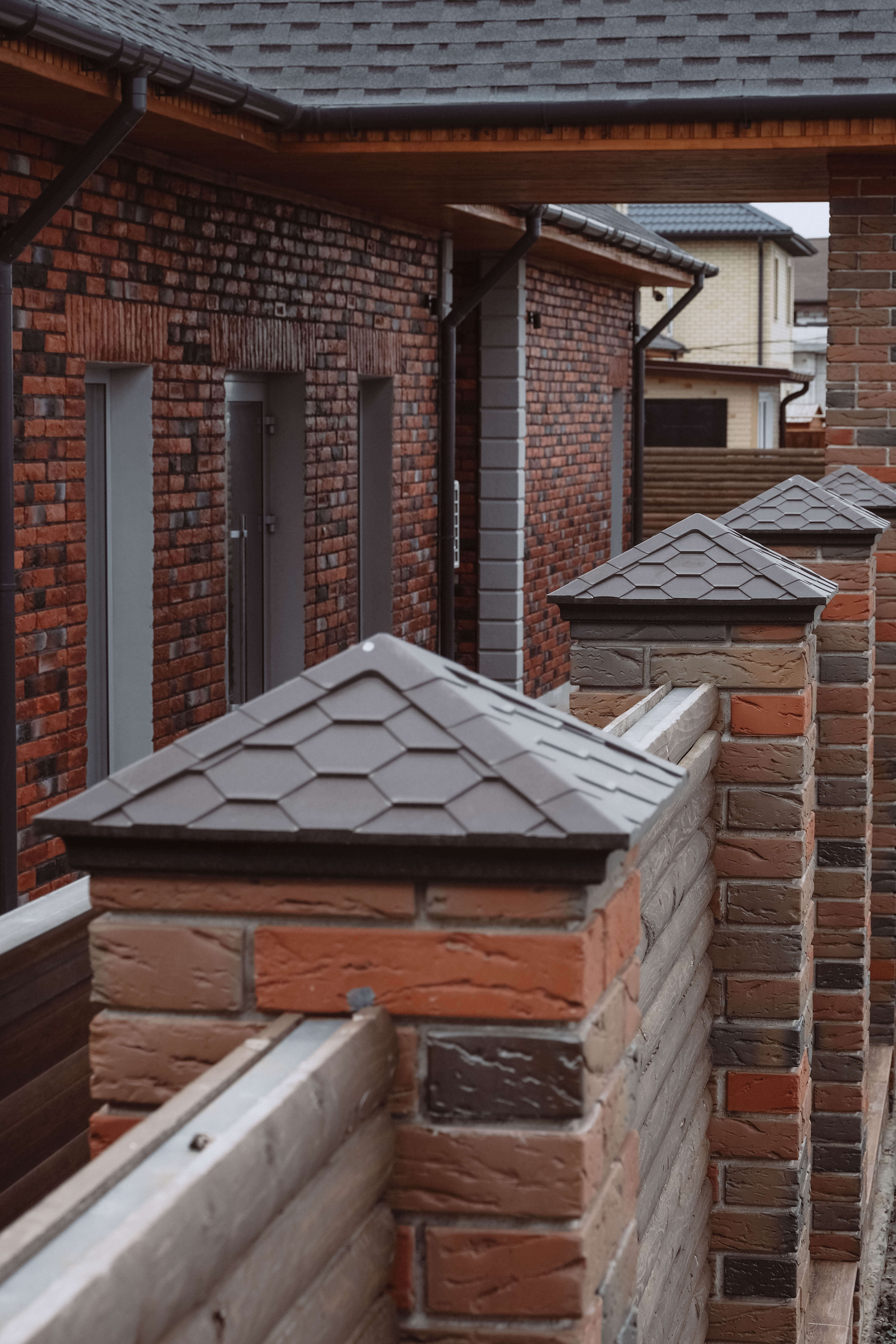 Колпак Zking Эверест Коричневый на столб 1.5х1.5 кирпича (390х390мм) в Подольске фото